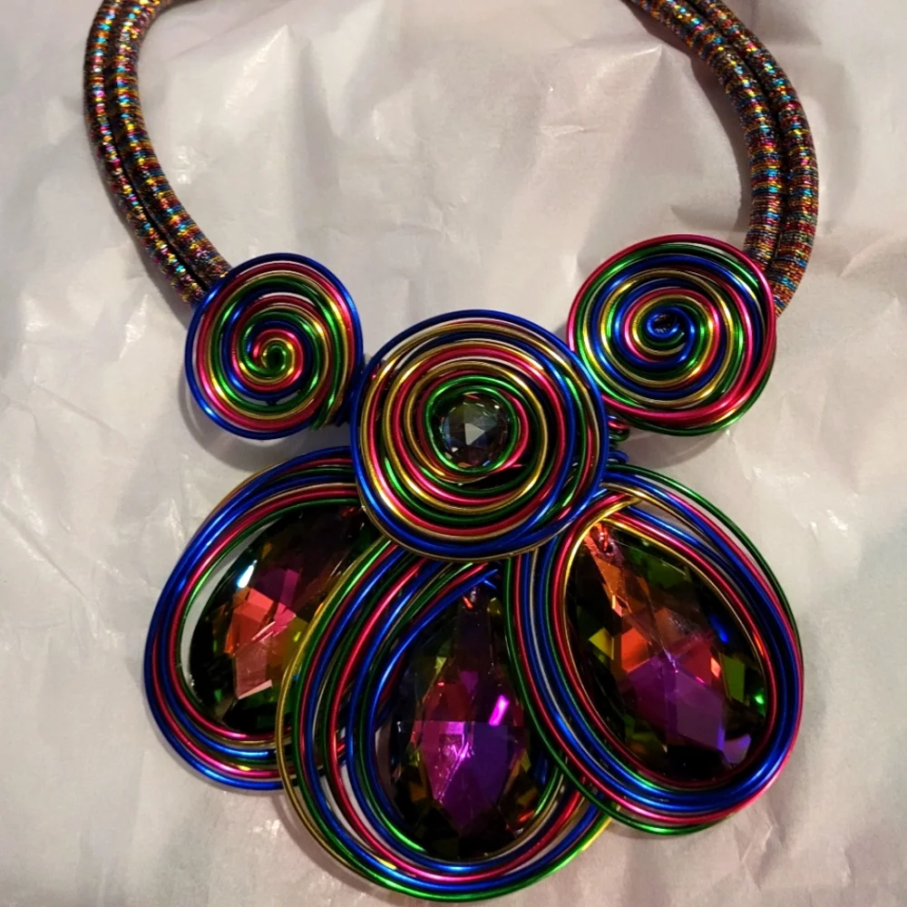 Beautiful aluminum Wire Crystal Necklace/ Earrings SetColorful Artisan Jewelry - Picture 9 of 15